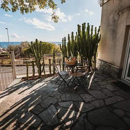 Agriturismo Rose Di Pietra Pietra Ligure Exterior foto